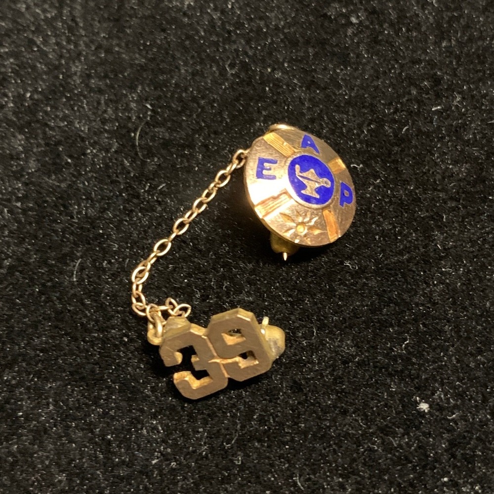 Vintage USA EAP Lamp of Knowledge Pin with 39 Guard Gold Tone